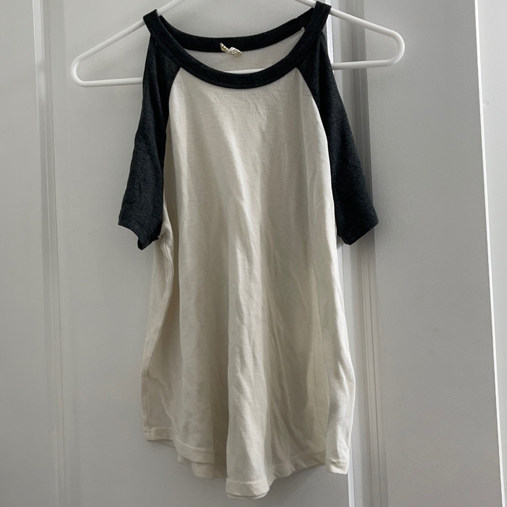 Like new off the shoulder tee shirt
